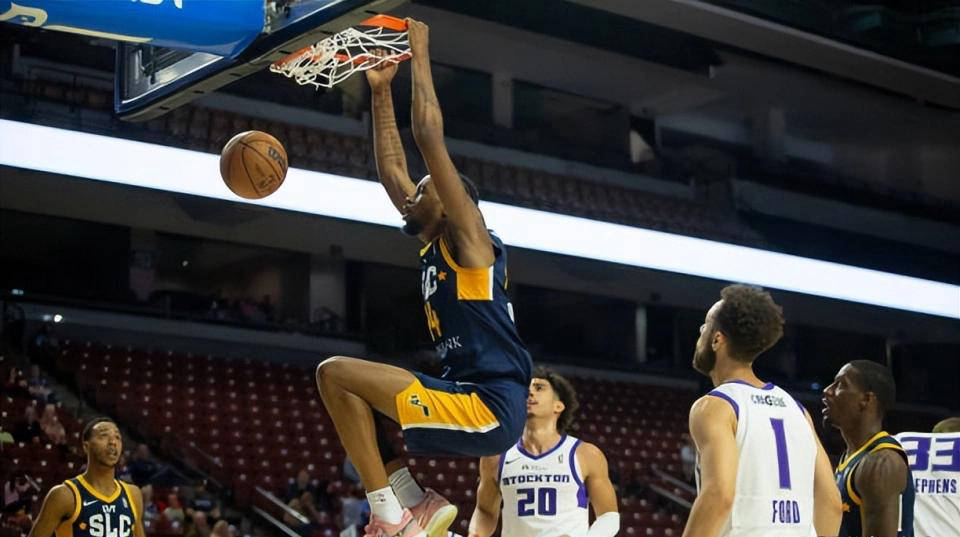 前爵士二队内线球员将在欧冠季前赛中开启新篇章