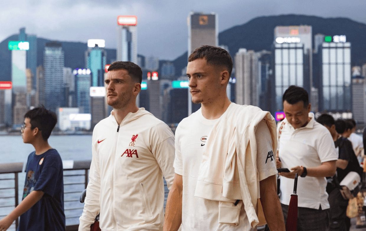 利物浦香港行CITYWALK 维尔茨目光如炬萨拉赫笑靥如花(图)
        
    利物浦香港行CITYWALK 维尔茨目光如炬萨拉赫笑靥如花(图)